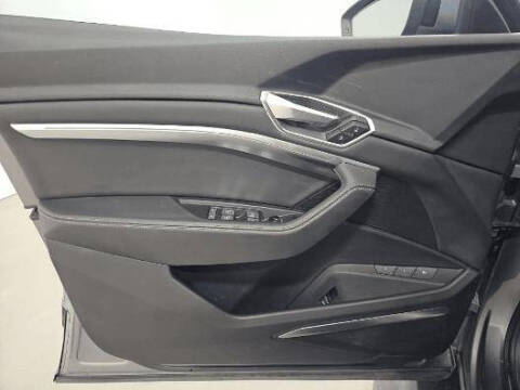 2022 Audi e-tron quattro Premium Plus