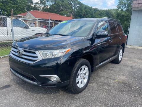 2013 Toyota Highlander for sale at American Best Auto Sales in Uniondale NY
