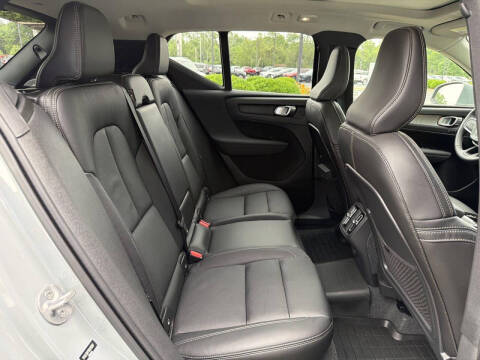 2024 Volvo XC40 B5 Ultimate Bright Theme