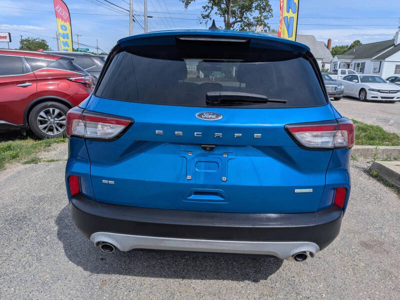 2020 Ford Escape SE