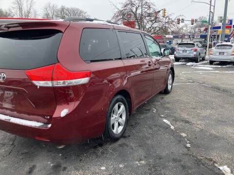 2014 Toyota Sienna LE 8-Passenger