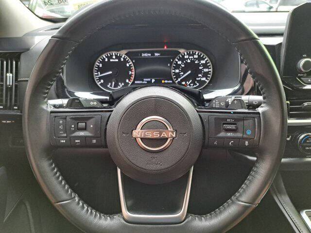 2022 Nissan Pathfinder SV
