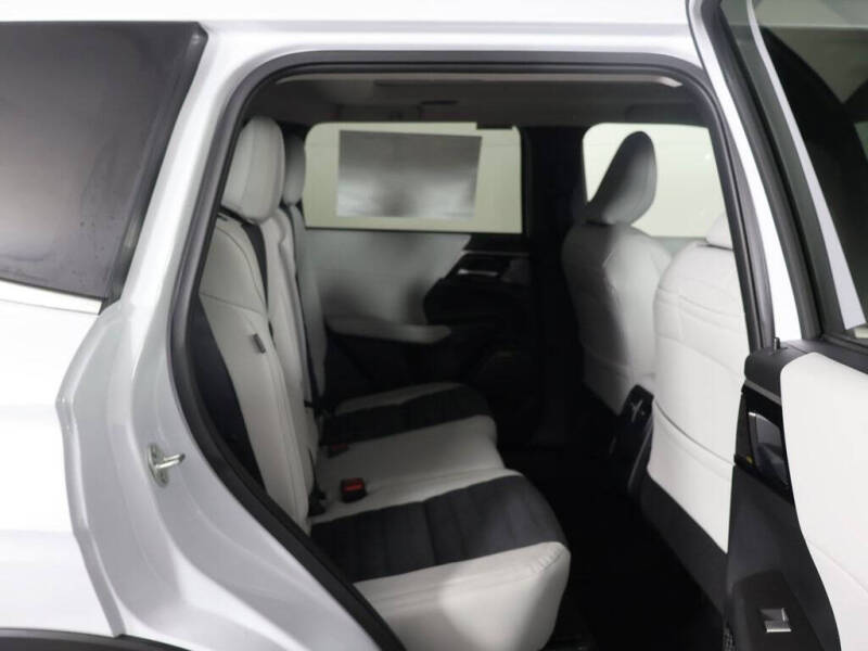 2026 Mitsubishi Outlander SE