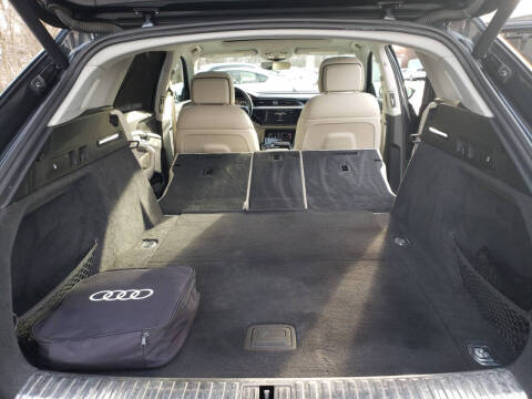 2019 Audi e-tron quattro Prestige