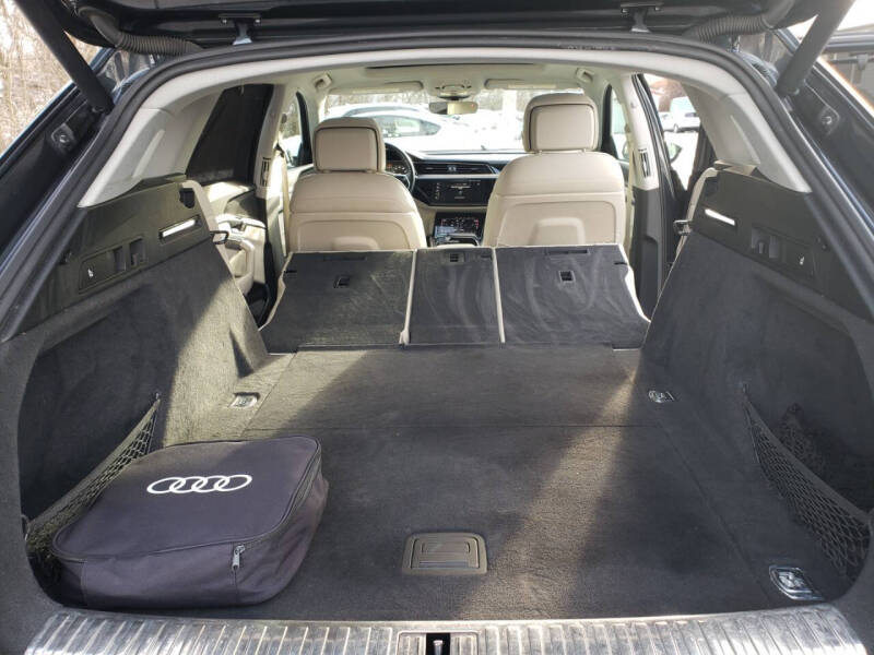 2019 Audi e-tron quattro Prestige