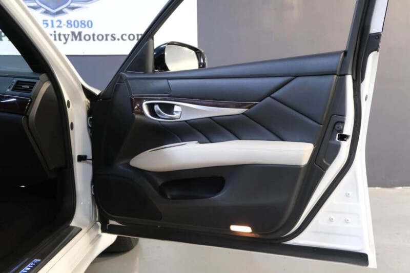 2015 Infiniti Q70 3.7