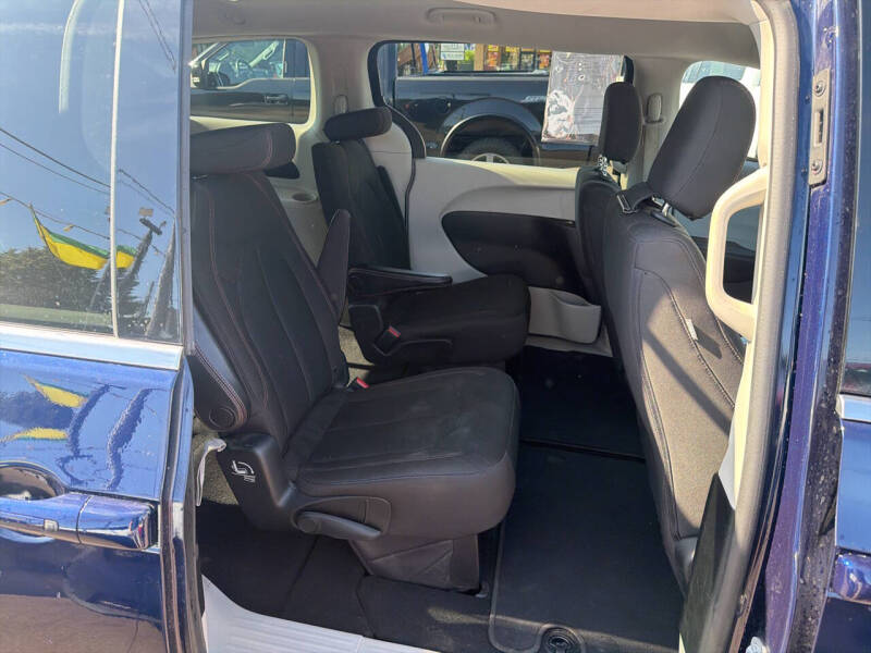2017 Chrysler Pacifica Touring