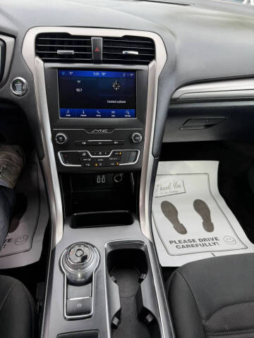 2020 Ford Fusion SE