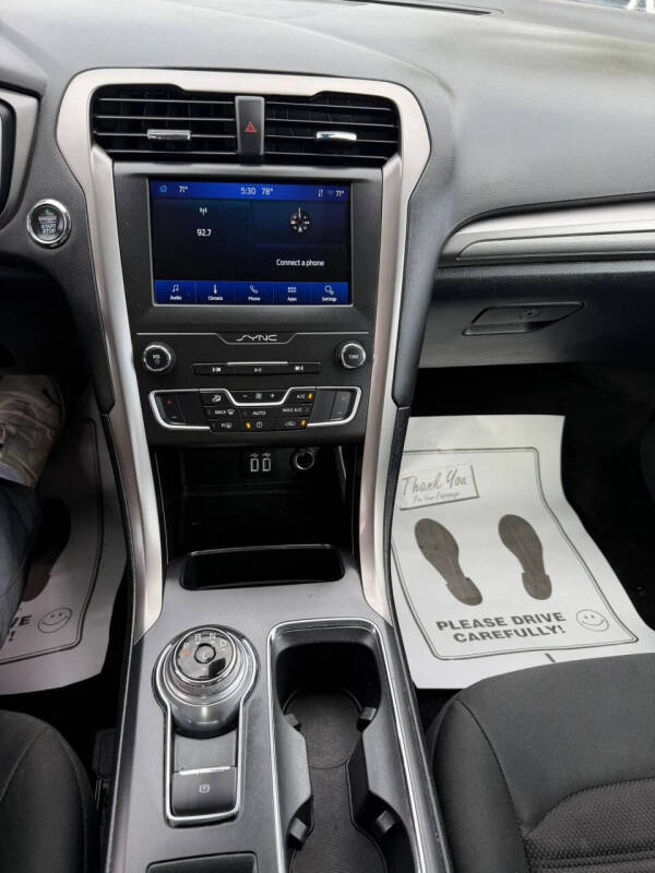 2020 Ford Fusion SE
