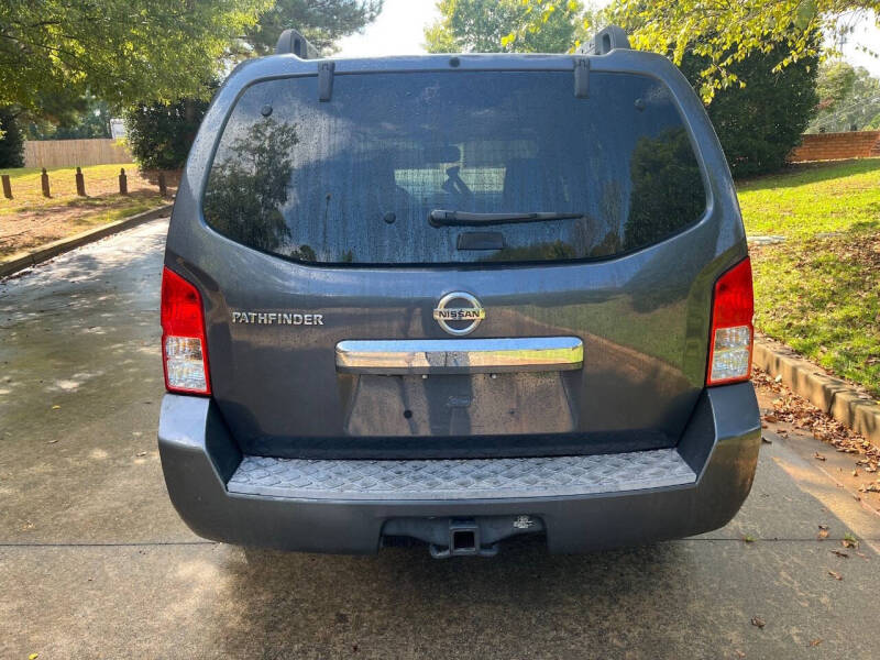 2011 Nissan Pathfinder LE