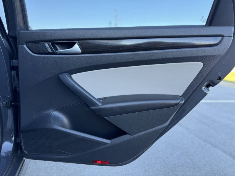 2015 Volkswagen Passat 1.8T Sport