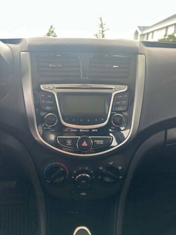 2012 Hyundai Accent SE