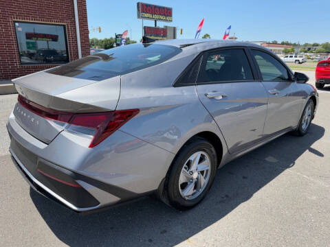 2024 Hyundai Elantra SE