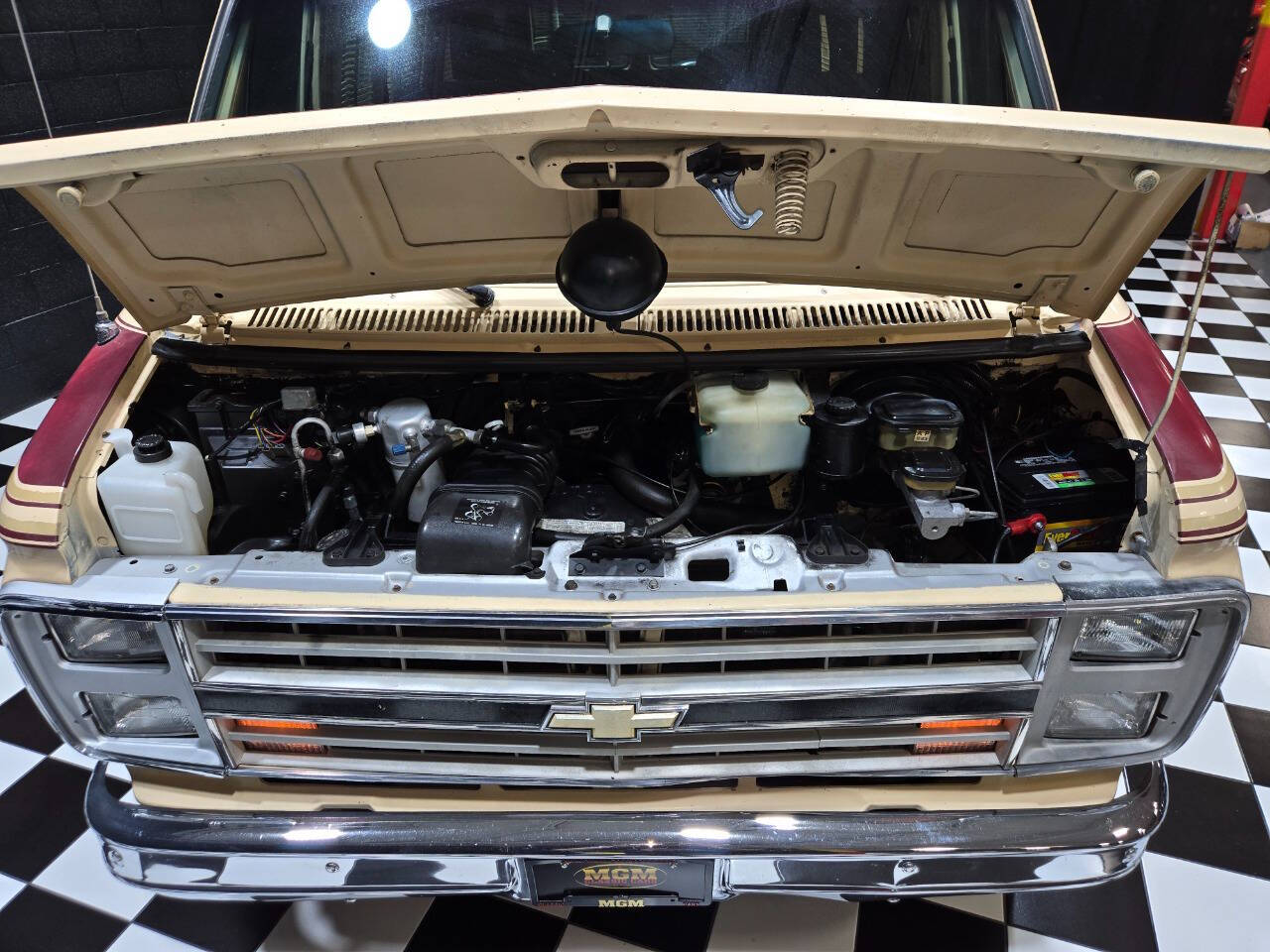 1988 Chevrolet Chevy Van 5