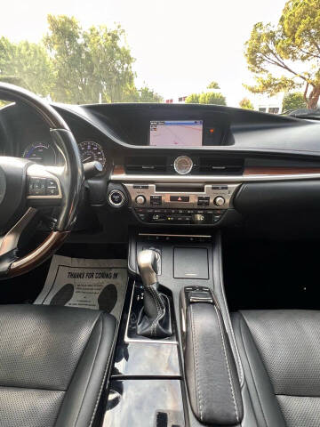 2016 Lexus ES 300h