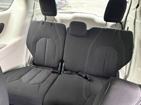 2022 Chrysler Voyager LX
