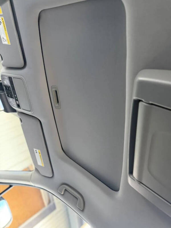 2022 Honda Pilot Touring w/Rear Captain's Chairs