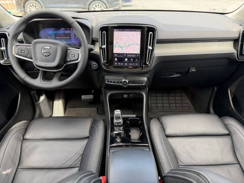 2023 Volvo XC40 B5 Plus Bright Theme