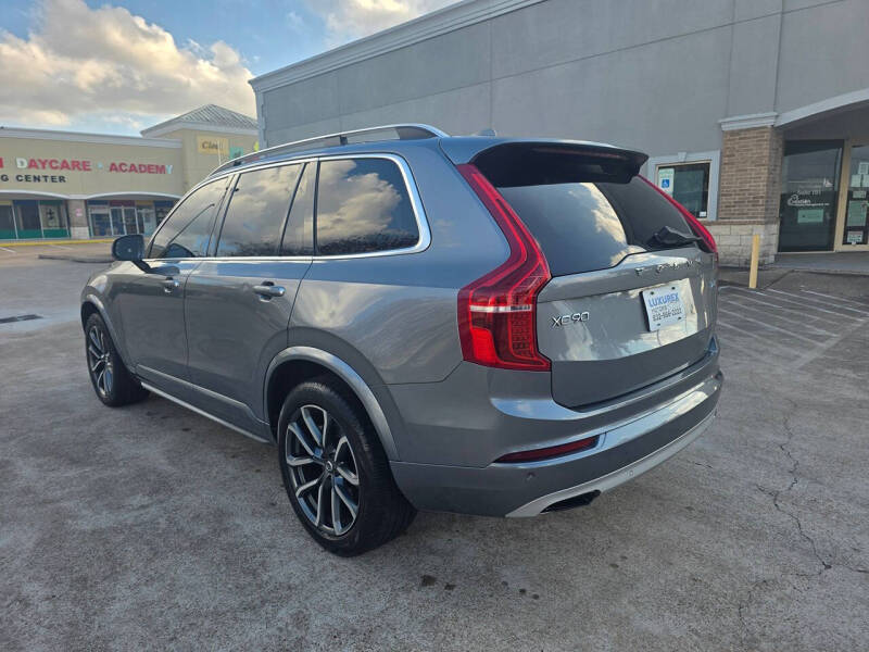 2016 Volvo XC90 T6 Momentum
