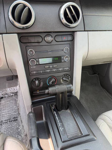 2008 Ford Mustang V6 Deluxe