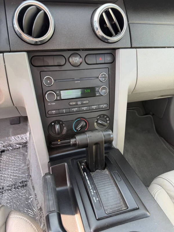 2008 Ford Mustang V6 Deluxe