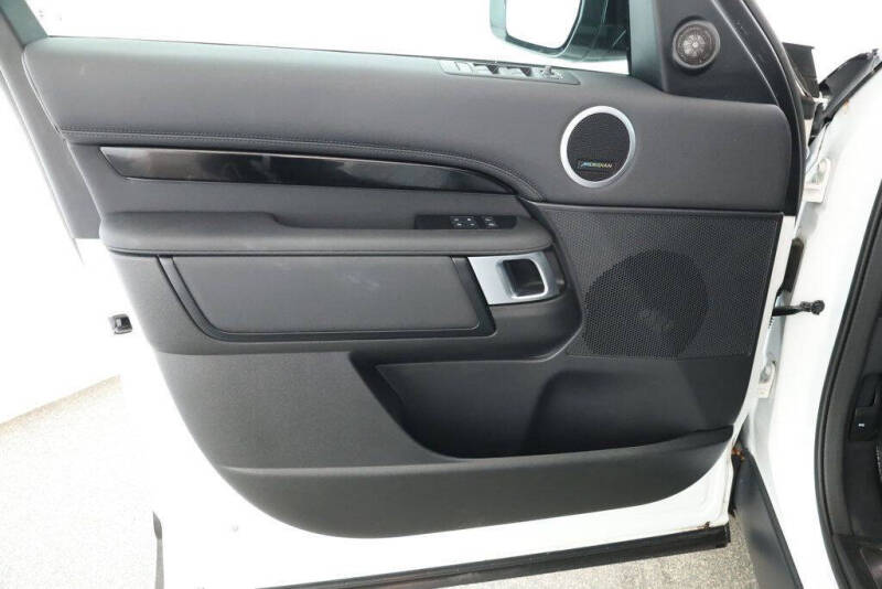 2024 Land Rover Discovery P300 S