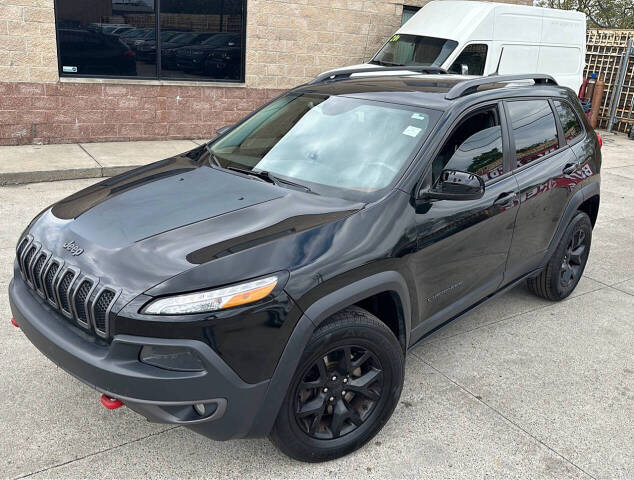 2017 Jeep Cherokee for sale at VIP Motor Sales in Hazel Park, MI