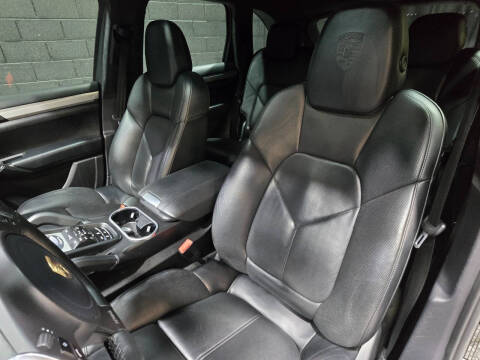 2013 Porsche Cayenne GTS