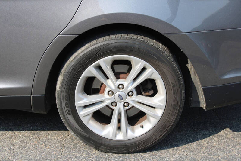 2013 Ford Taurus SEL