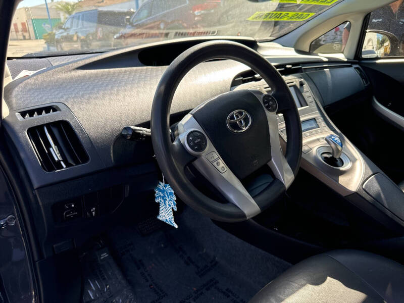 2015 Toyota Prius Four photo 10