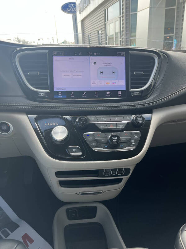 2024 Chrysler Pacifica Touring L