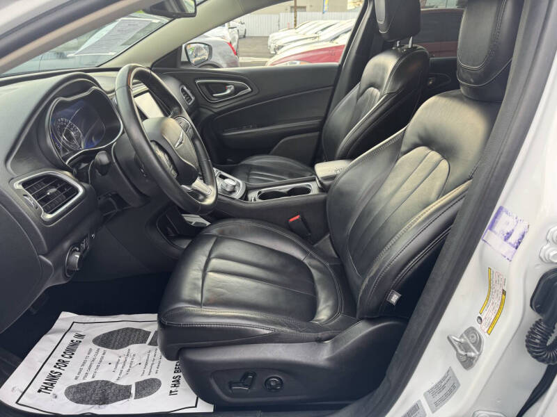 2016 Chrysler 200 Limited Platinum