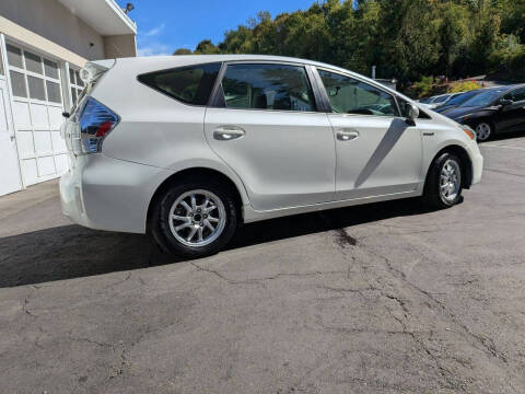 2012 Toyota Prius v Two