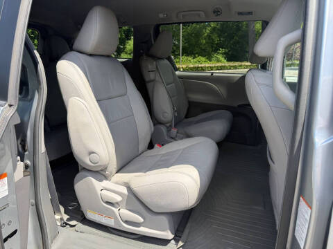 2015 Toyota Sienna XLE Premium 8-Passenger
