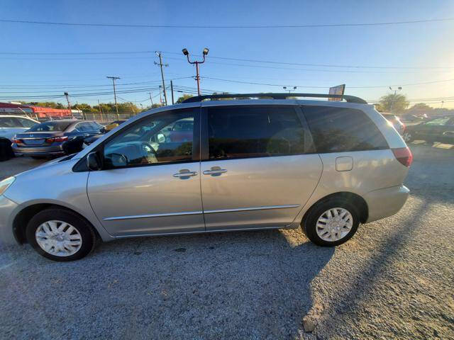 2004 Toyota Sienna LE 7 Passenger