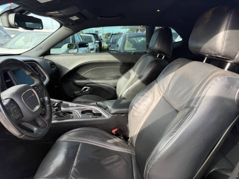 2016 Dodge Challenger SXT Plus