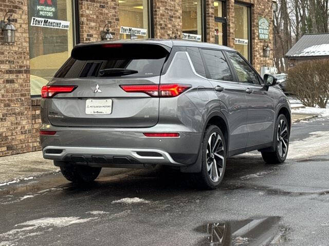 2022 Mitsubishi Outlander SE