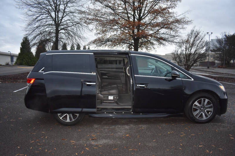 2016 Honda Odyssey Touring photo 21