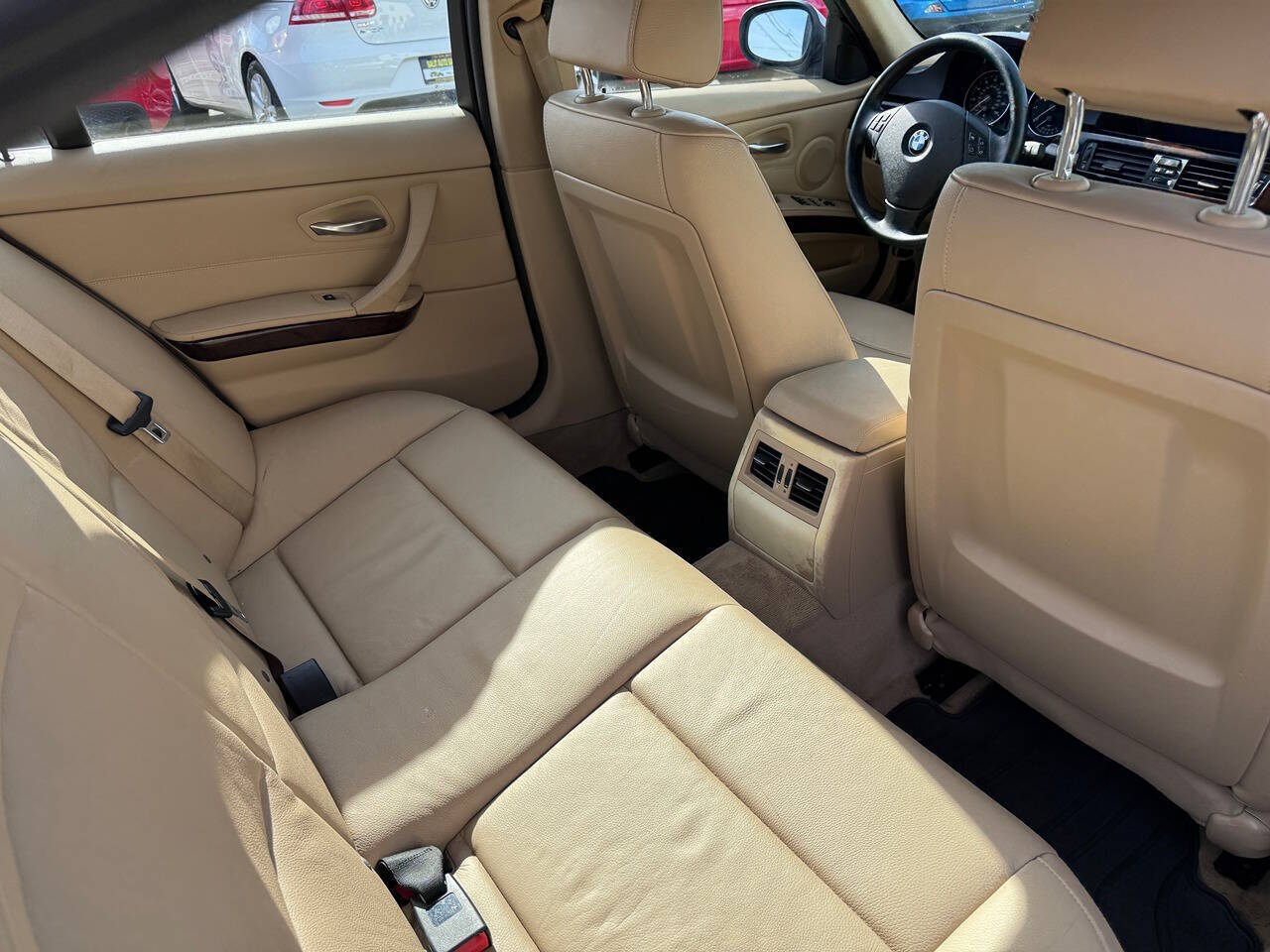 2011 BMW 3 Series 23