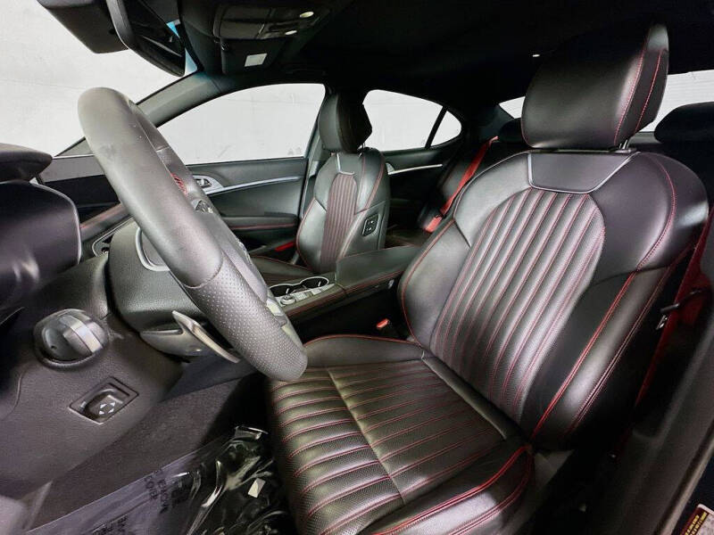 2023 Genesis G70