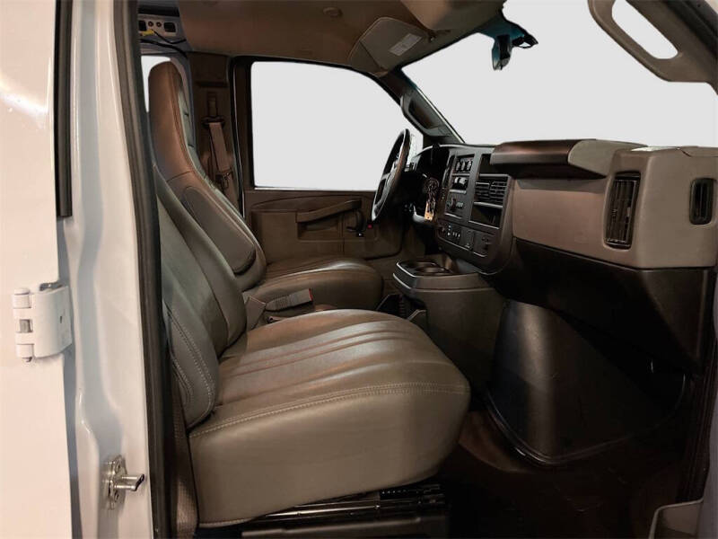 2024 Chevrolet Express 2500