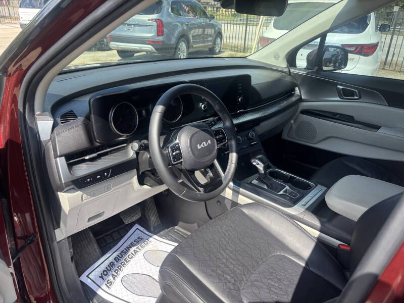 2023 Kia Carnival LX