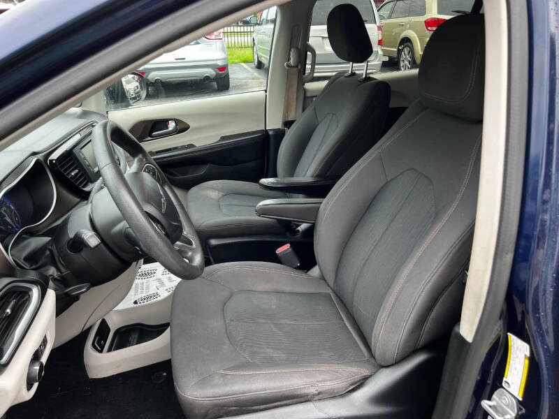 2017 Chrysler Pacifica LX