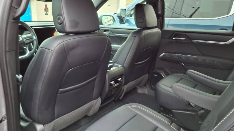 2024 GMC Acadia Elevation