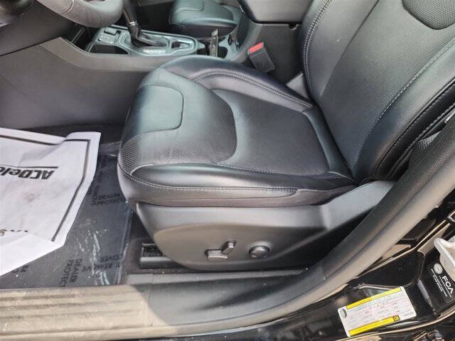 2022 Jeep Cherokee Latitude Lux