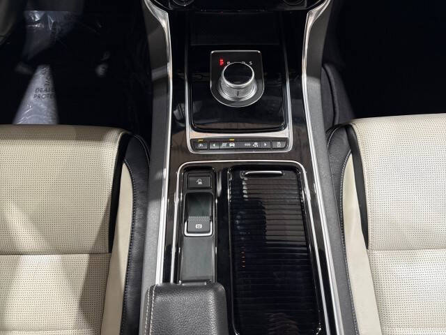 2016 Jaguar XF R-Sport