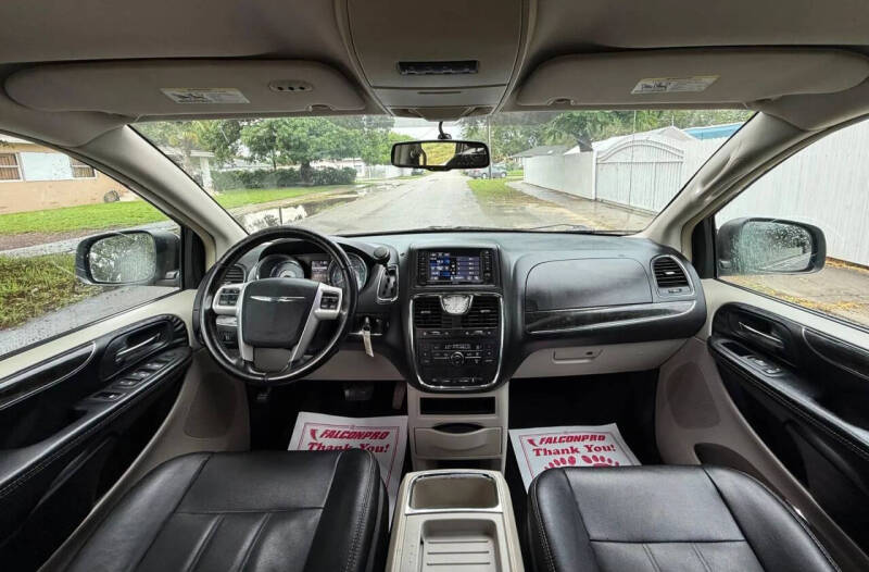 2016 Chrysler Town and Country Touring