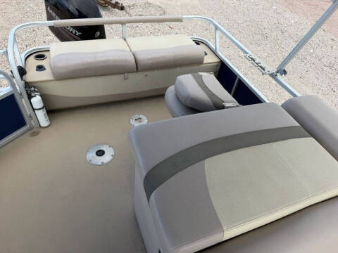 2014 Tracker MARINE FISHIN BARGE