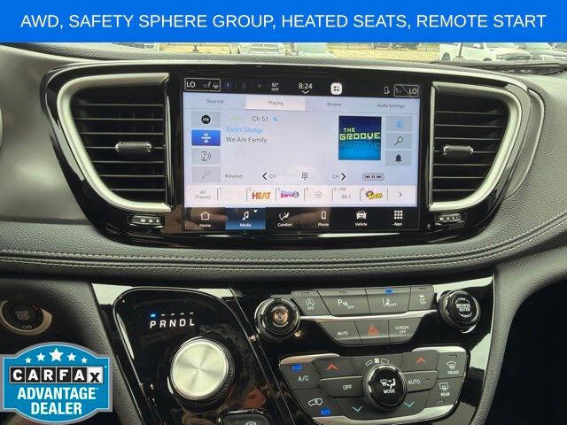 2026 Chrysler Pacifica Select