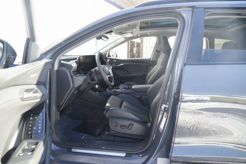 2025 Audi Q6 e-tron quattro Premium Plus